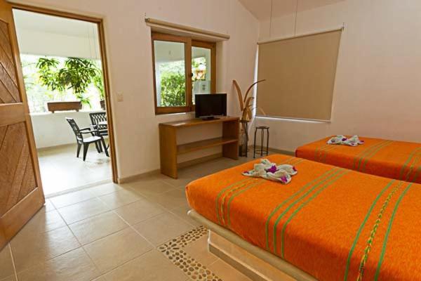 Villas Naomi Zihuatanejo Exterior photo
