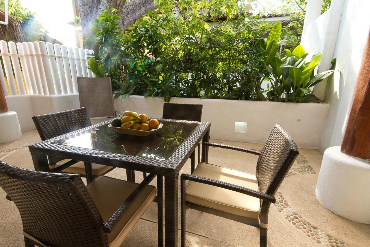 Villas Naomi Zihuatanejo Exterior photo