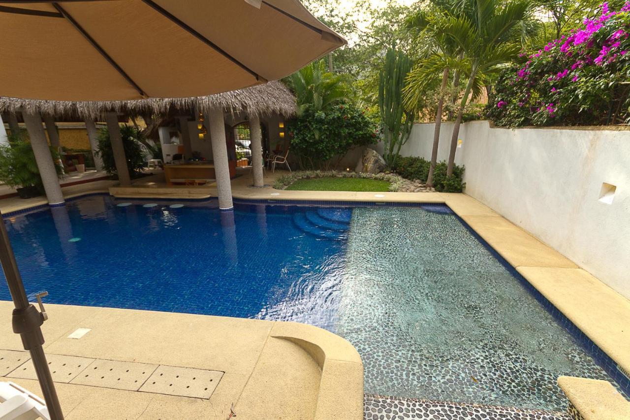 Villas Naomi Zihuatanejo Exterior photo