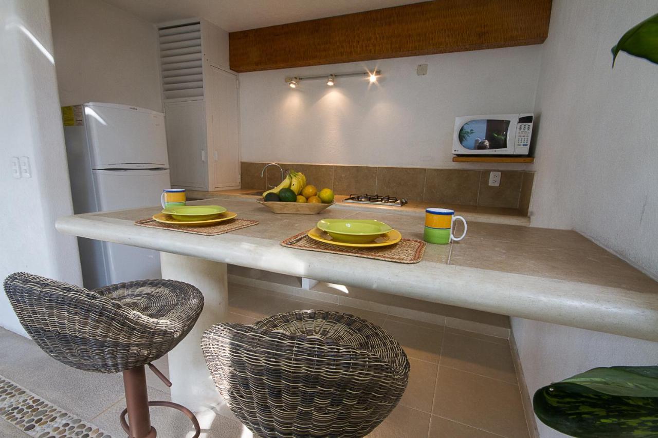 Villas Naomi Zihuatanejo Exterior photo