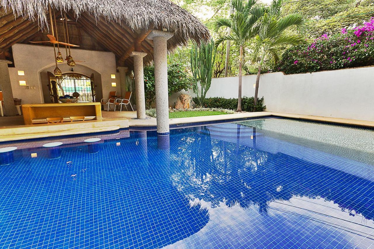 Villas Naomi Zihuatanejo Exterior photo