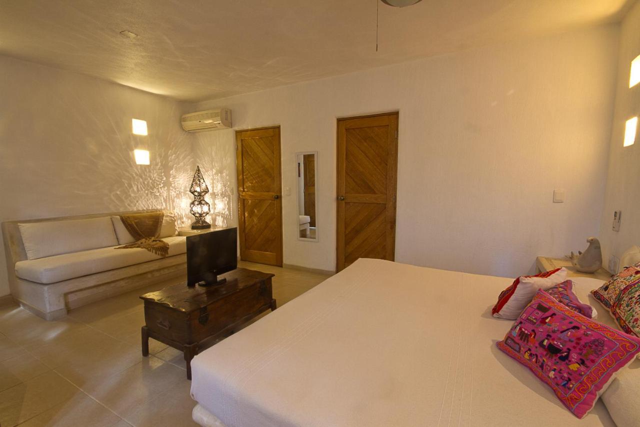Villas Naomi Zihuatanejo Exterior photo