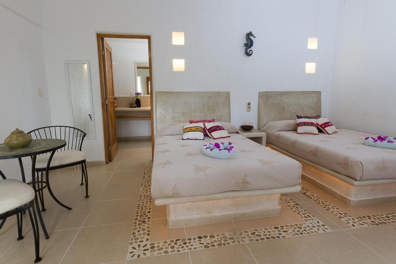 Villas Naomi Zihuatanejo Exterior photo