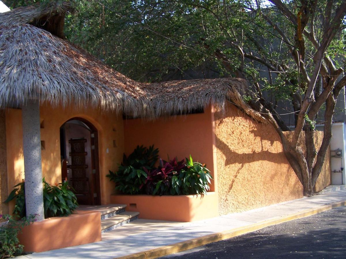 Villas Naomi Zihuatanejo Exterior photo