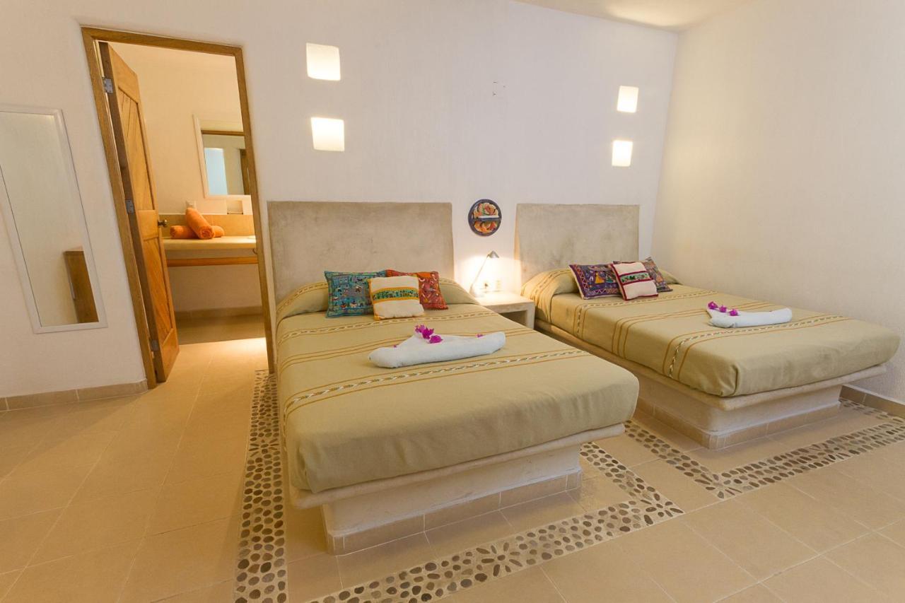 Villas Naomi Zihuatanejo Exterior photo