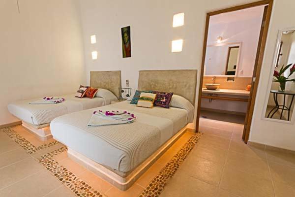 Villas Naomi Zihuatanejo Exterior photo